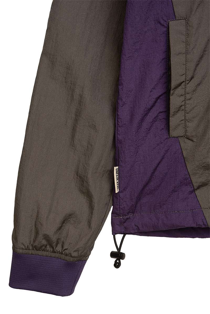 Unfair Athletics DMWU Crushed Nylon Anorak Graphite Ärmel Nahaufnahme